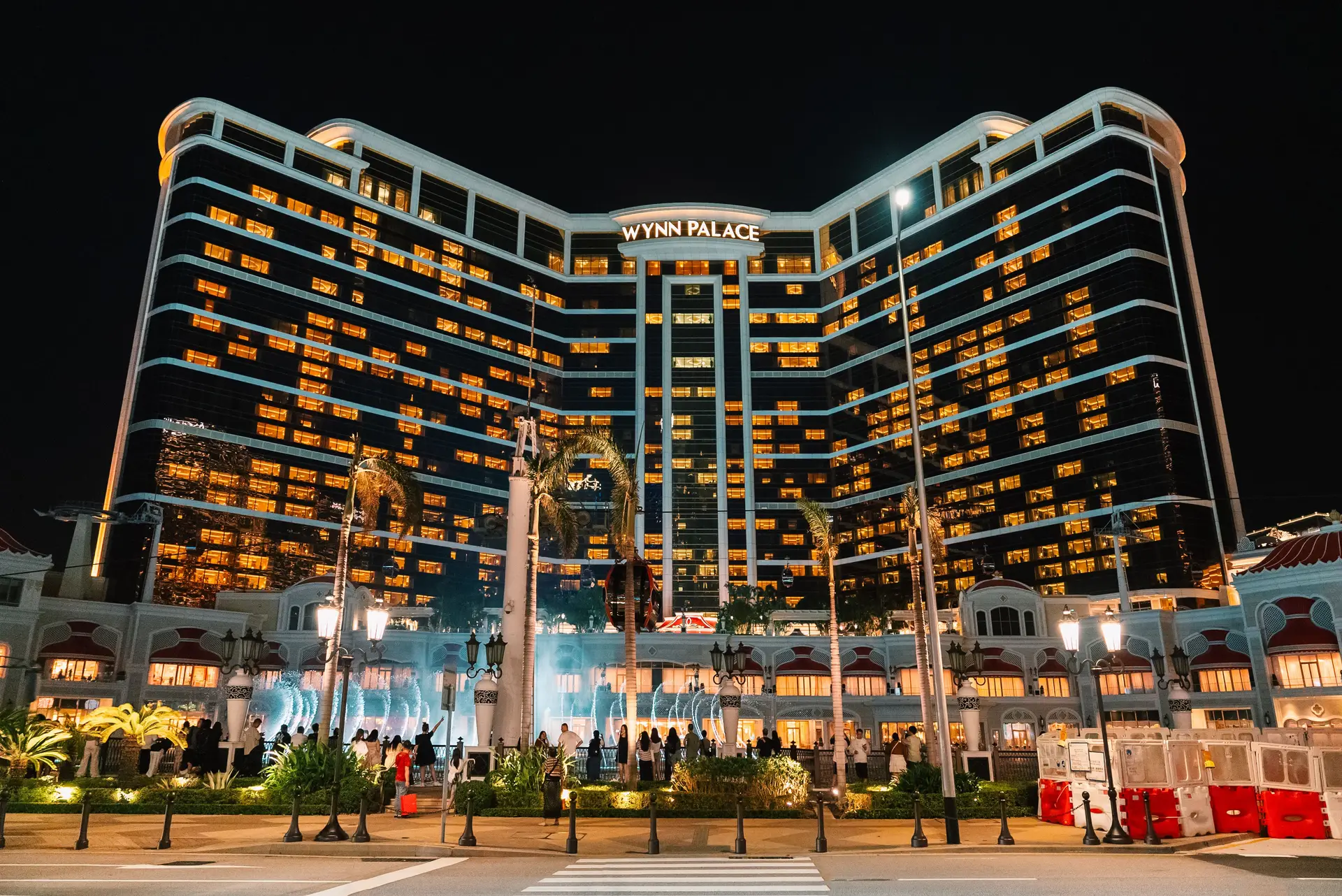 Dravessianluxelodge architectural night view