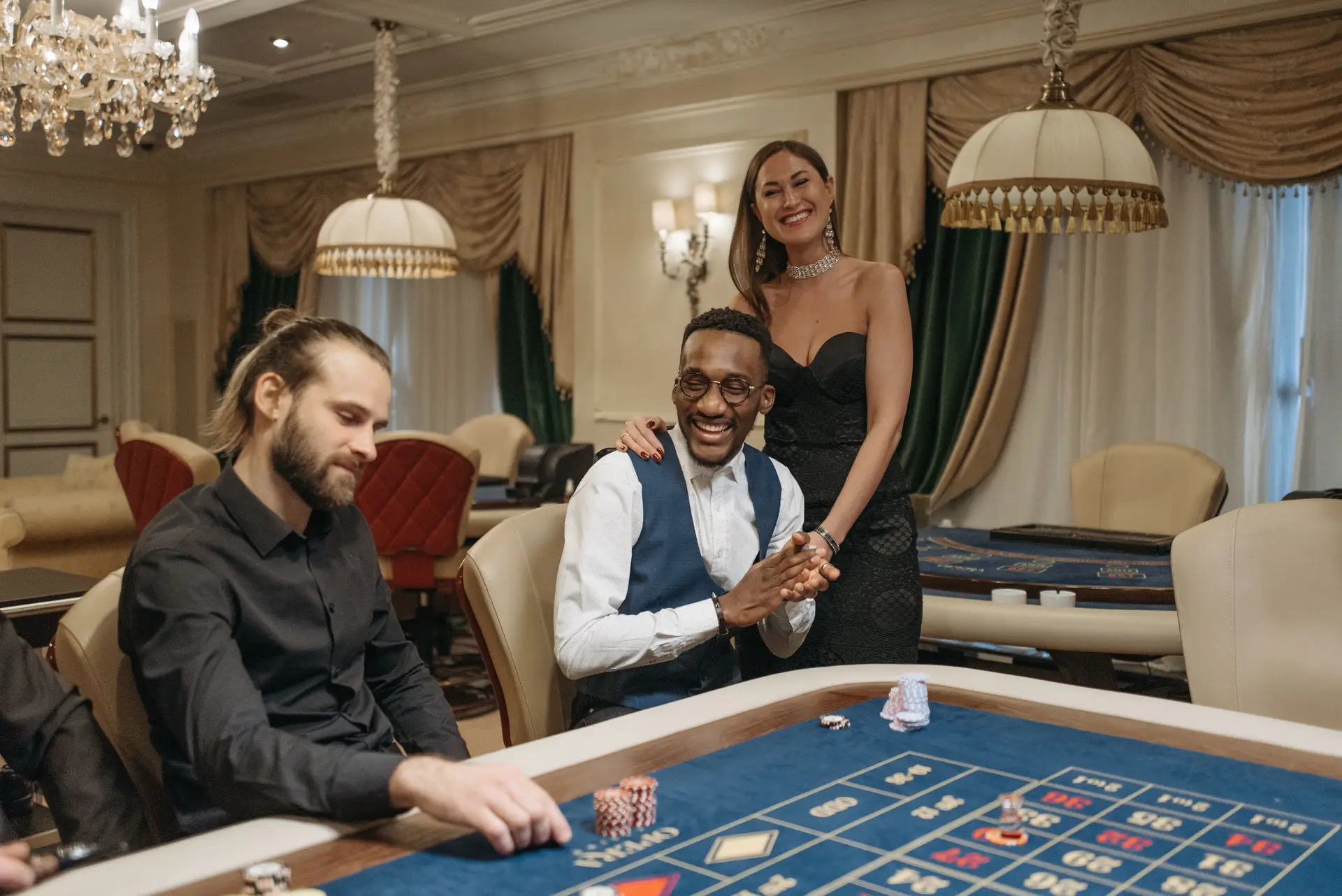 Elegant baccarat table at Dravessianluxelodge